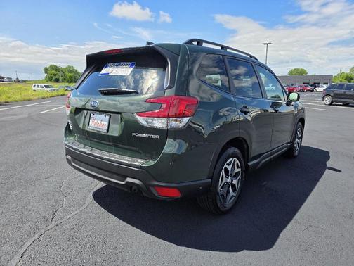 2022 Subaru Forester Premium
