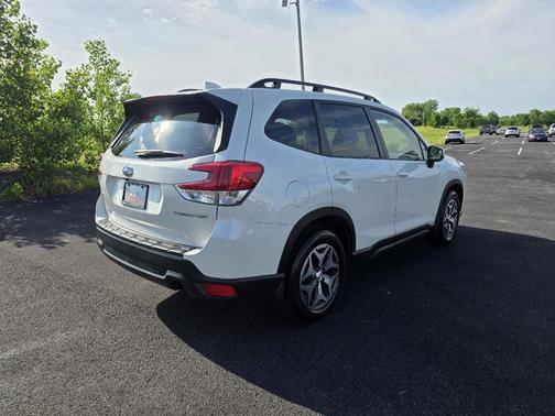Crystal White Pearl 2023 Subaru Forester Premium