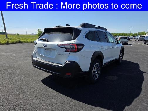 Crystal White Pearl 2025 Subaru Outback Premium