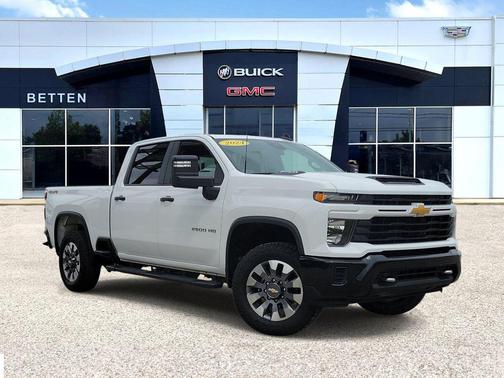 Summit White 2024 Chevrolet Silverado 2500 Custom