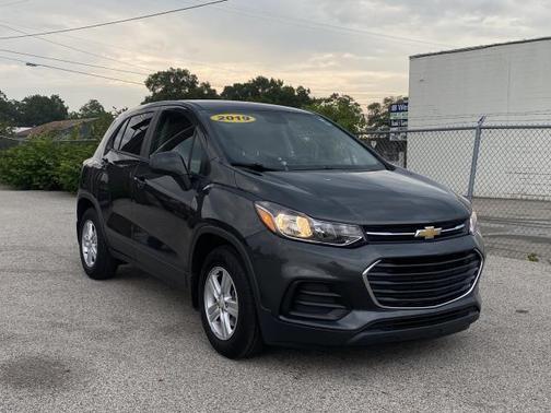 Nightfall Gray Metallic 2019 Chevrolet Trax LS