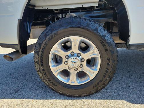 Bright White Clearcoat 2024 RAM 2500 Big Horn Crew Cab 4x4 6'4' Box
