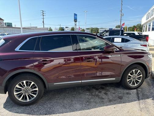 2019 Lincoln Nautilus Select