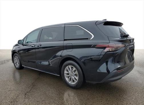 2023 Toyota Sienna XLE 7 Passenger