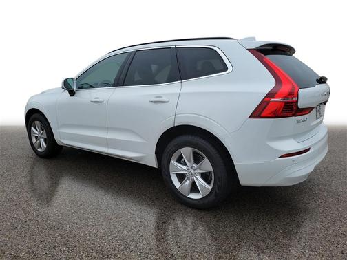 2022 Volvo XC60 B5 Momentum