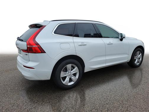 2022 Volvo XC60 B5 Momentum