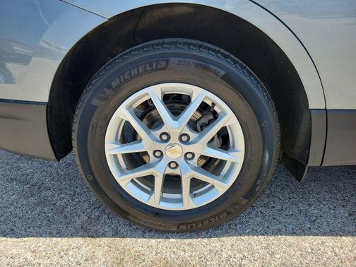 Sterling Gray Metallic 2024 Chevrolet Equinox 1LT