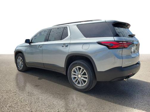 Sterling Gray Metallic 2023 Chevrolet Traverse LT Cloth