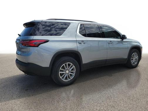 Sterling Gray Metallic 2023 Chevrolet Traverse LT Cloth