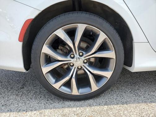 2016 Chrysler 200 C