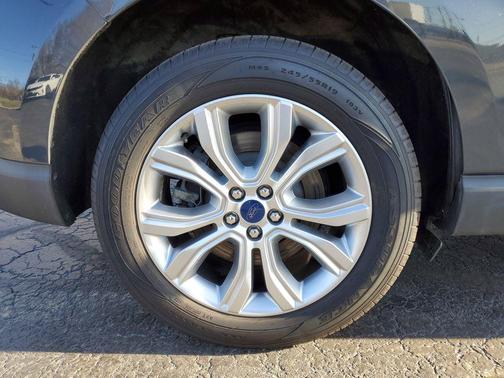 2021 Ford Edge Titanium