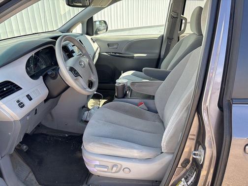 Predawn Gray Mica 2014 Toyota Sienna LE
