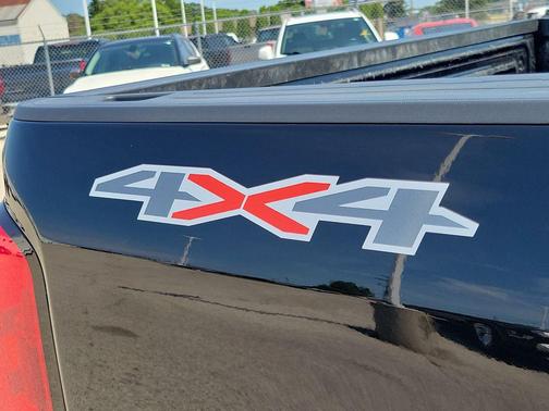 Black 2022 Chevrolet Colorado LT