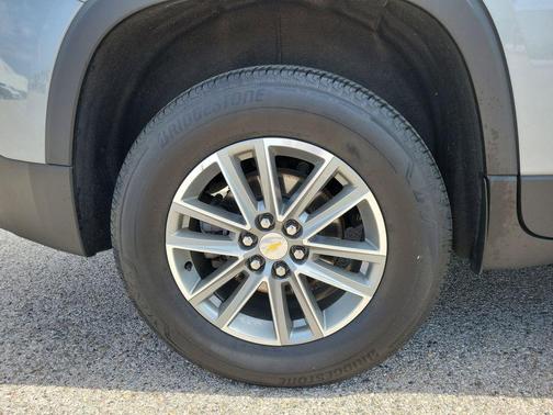 Sterling Gray Metallic 2023 Chevrolet Traverse LT Cloth