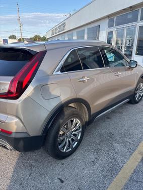 2022 Cadillac XT4 Premium Luxury