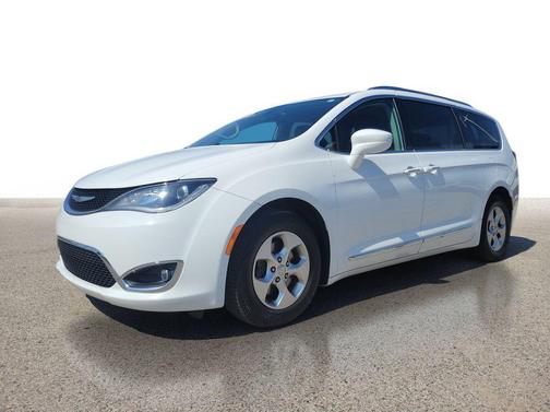 Bright White Clearcoat 2017 Chrysler Pacifica Touring-L