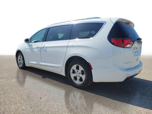 Bright White Clearcoat 2017 Chrysler Pacifica Touring-L
