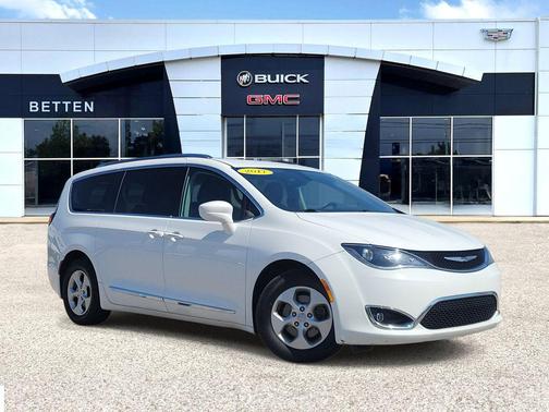 Bright White Clearcoat 2017 Chrysler Pacifica Touring-L