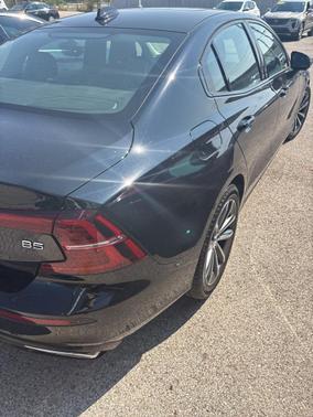 2022 Volvo S60 T5 Momentum