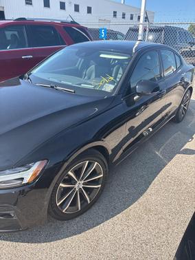 2022 Volvo S60 T5 Momentum