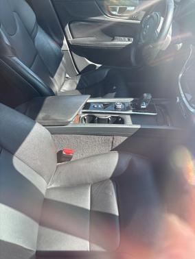 2022 Volvo S60 T5 Momentum