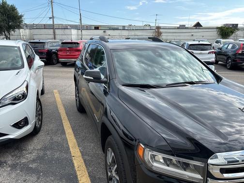 2023 GMC Acadia AWD SLT
