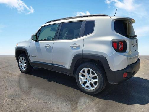 Glacier Metallic 2018 Jeep Renegade Latitude