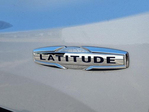 Glacier Metallic 2018 Jeep Renegade Latitude