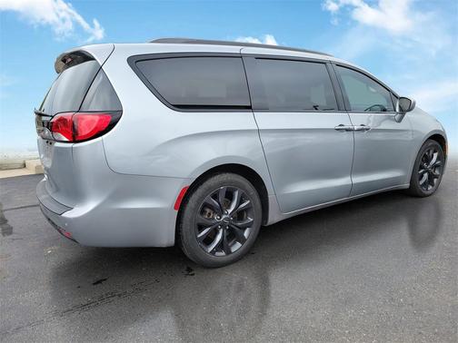 2018 Chrysler Pacifica Touring-L Plus