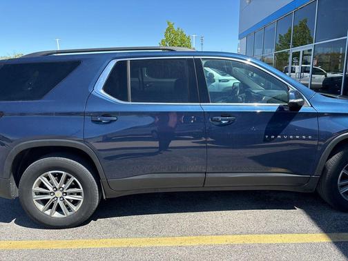 Northsky Blue Metallic 2022 Chevrolet Traverse LT Cloth
