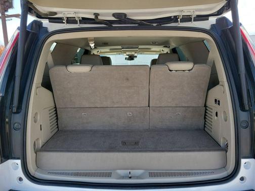 Crystal White Tricoat 2019 Cadillac Escalade Luxury