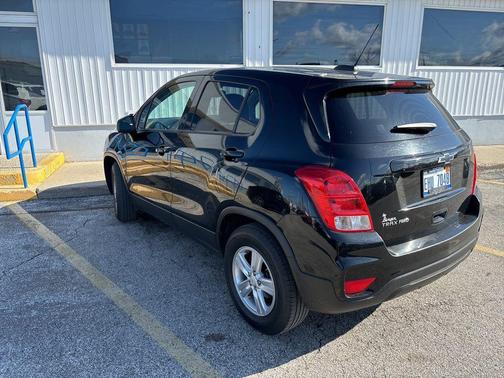 Mosaic Black Metallic 2020 Chevrolet Trax LS