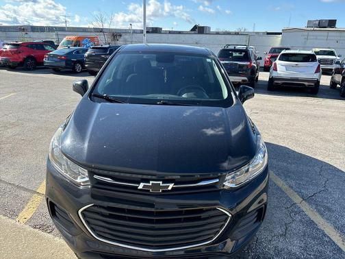 Mosaic Black Metallic 2020 Chevrolet Trax LS
