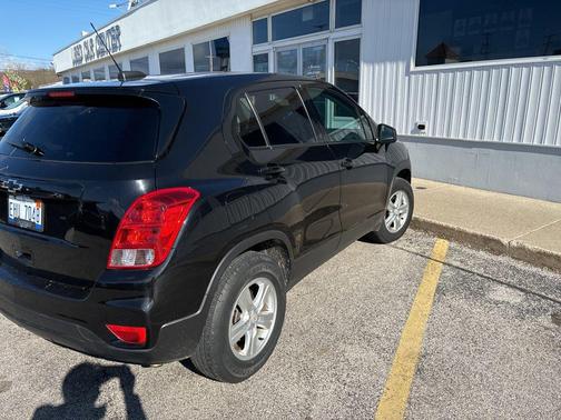 Mosaic Black Metallic 2020 Chevrolet Trax LS