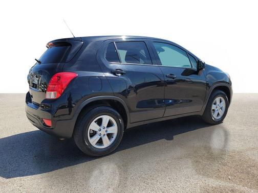 Mosaic Black Metallic 2020 Chevrolet Trax LS