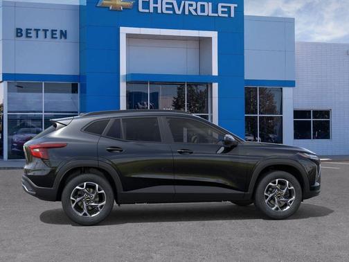 Mosaic Black Metallic 2026 Chevrolet Trax LT