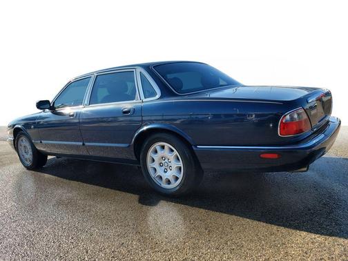 1999 Jaguar XJ Base