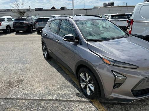 Gray Ghost Metallic 2023 Chevrolet Bolt EUV FWD LT