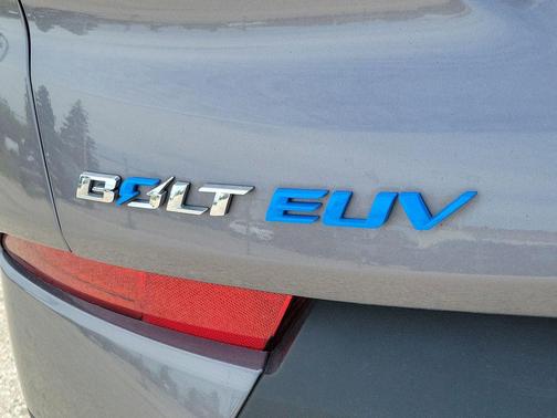 Gray Ghost Metallic 2023 Chevrolet Bolt EUV FWD LT