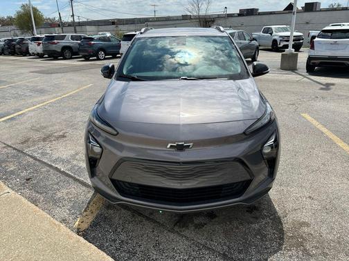 Gray Ghost Metallic 2023 Chevrolet Bolt EUV FWD LT