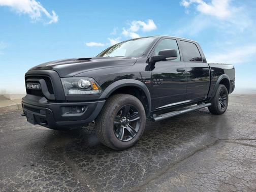 Diamond Black Crystal Pearlcoat 2021 RAM 1500 Classic SLT