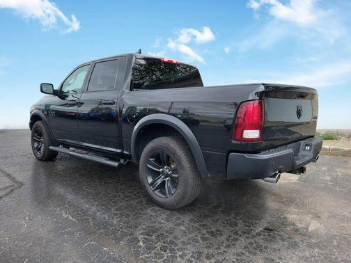 Diamond Black Crystal Pearlcoat 2021 RAM 1500 Classic SLT