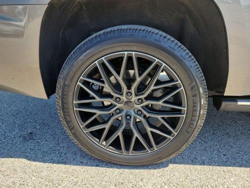 Pepperdust Metallic 2018 Chevrolet Tahoe Premier