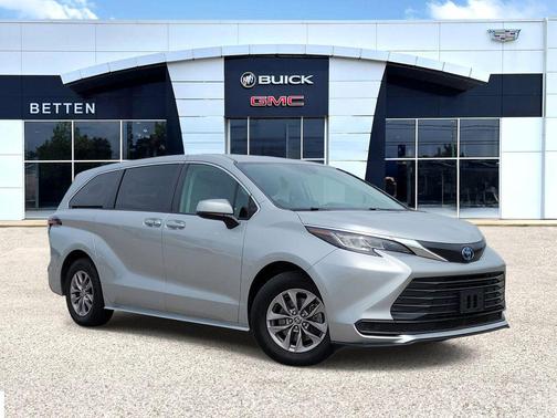 Celestial Silver Metallic 2022 Toyota Sienna LE