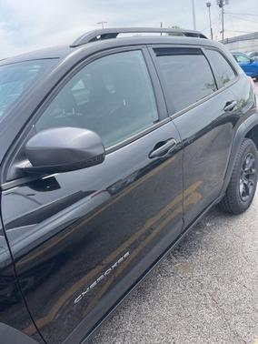 Diamond Black Crystal Pearlcoat 2020 Jeep Cherokee Trailhawk