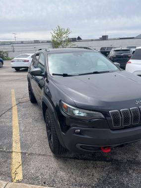 Diamond Black Crystal Pearlcoat 2020 Jeep Cherokee Trailhawk
