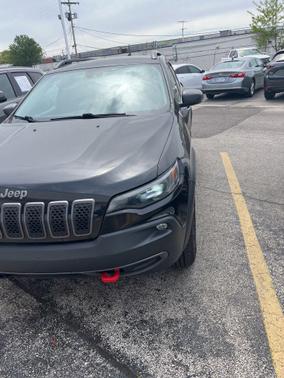 Diamond Black Crystal Pearlcoat 2020 Jeep Cherokee Trailhawk