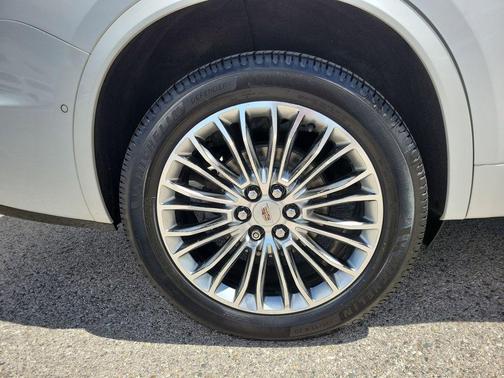 Crystal White Tricoat 2020 Cadillac XT6 Premium Luxury AWD