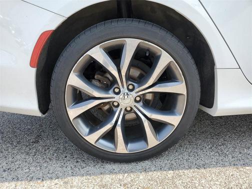 2016 Chrysler 200 C