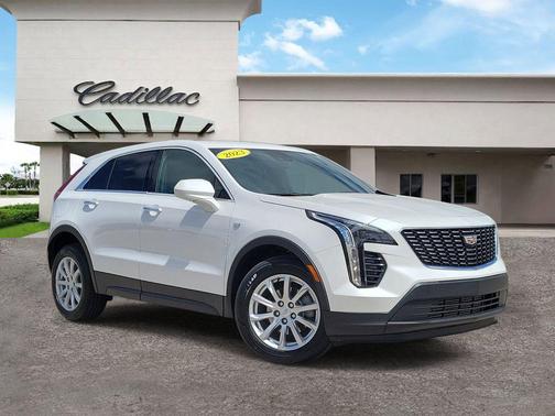 Crystal White Tricoat 2023 Cadillac XT4 Luxury